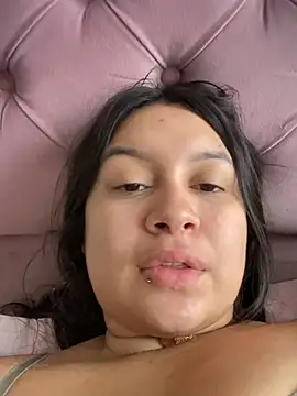 Pretty Isadora online show from 01.30.25