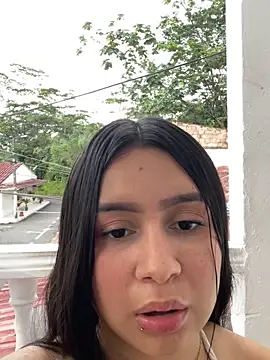 Pretty Isadora online show from 01.30.25