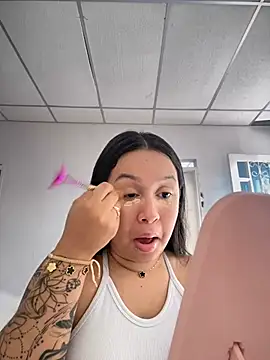 Pretty Isadora online show from 02.01.25