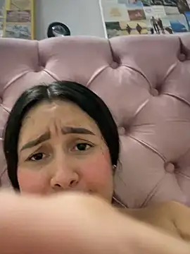 Pretty Isadora online show from 02.14.25