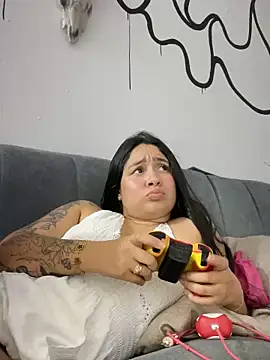 Pretty Isadora online show from 02.14.25