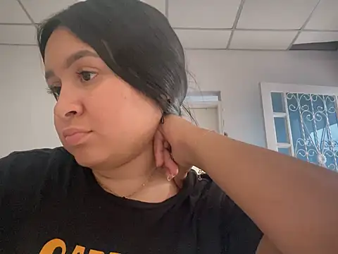 Pretty Isadora online show from 02.17.25