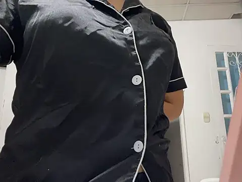 Pretty Isadora online show from 02.20.25