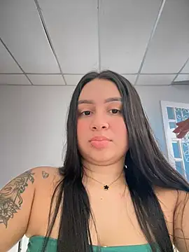 Pretty Isadora online show from 02.20.25