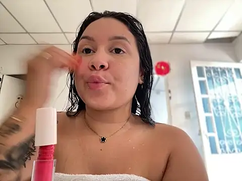 Pretty Isadora online show from 03.12.25