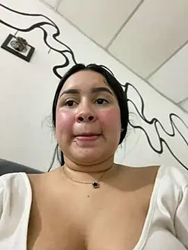 Pretty Isadora online show from 03.15.25