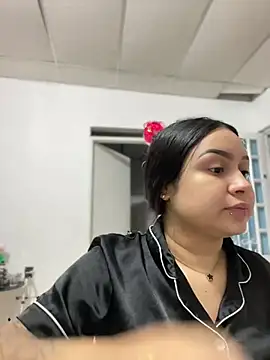 Pretty Isadora online show from 03.20.25