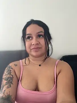 Snapshot of Pretty_Isadora chatting on 02.19.26 Pretty Isadora online show from 02.19.26