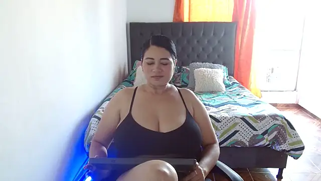 Snapshot of Kerly_Lopez chatting on 05.28.26 Kerly Lopez online show from 05.28.26