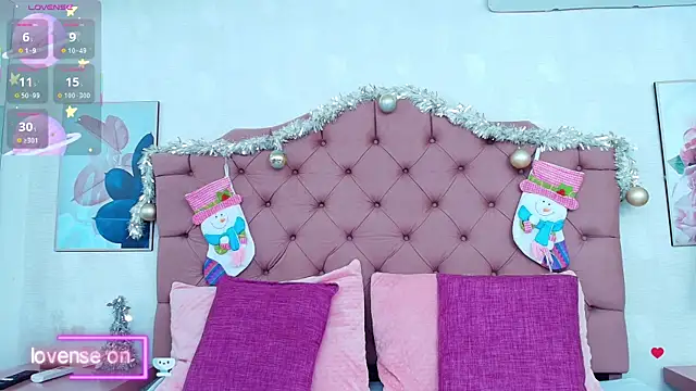 Snapshot of ThyaraJhons chatting on 12.21.25 ThyaraJhons online show from 12.21.25