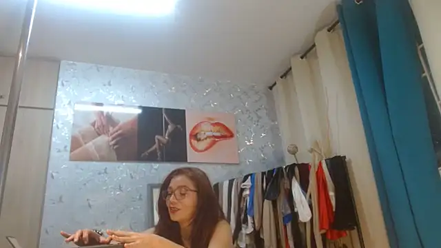 Snapshot of Samantabrown_ chatting on 06.16.26 Samantabrown online show from 06.16.26