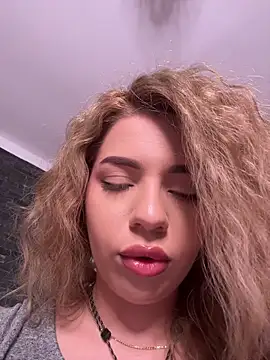 Snapshot of maddisonblush chatting on 05.05.26 maddisonblush online show from 05.05.26
