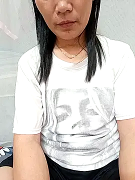 Snapshot of Asian_girl13 chatting on 05.11.26 Asian girl13 online show from 05.11.26