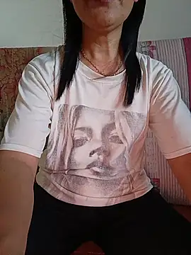 Snapshot of Asian_girl13 chatting on 06.07.26 Asian girl13 online show from 06.07.26