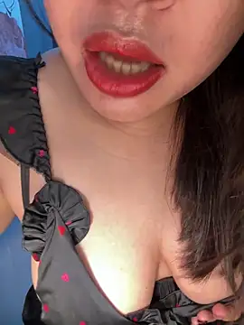 Snapshot of --Lyly-- chatting on 05.18.26 --Lyly-- online show from 05.18.26