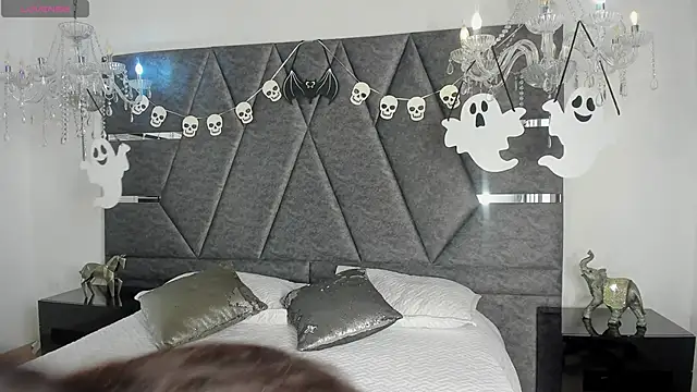 IsabellaGrey19 online show from 10.17.25