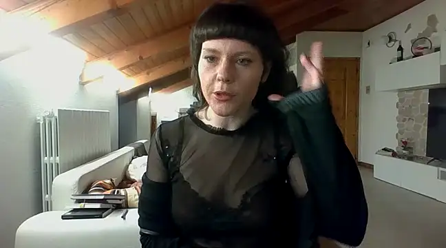 OniricFemme online show from 02.24.25