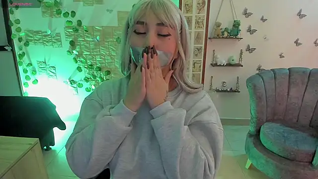 Fiore Sanz  online show from 04.06.26