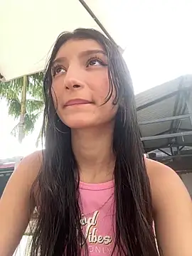 Snapshot of loly-yandere chatting on 12.18.24 loly-yandere online show from 12.18.24