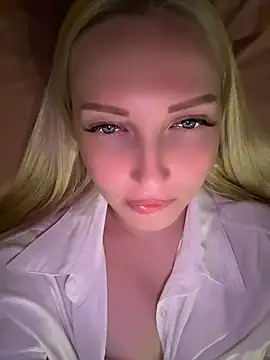 Snapshot of Aleksandrakis chatting on 05.18.26 Aleksandrakis online show from 05.18.26