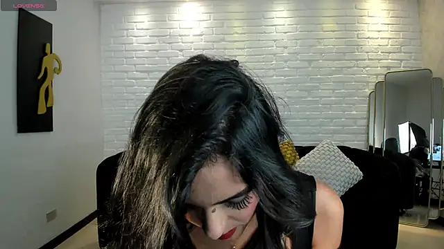 Snapshot of VictoriaMilan_ chatting on 01.16.25 VictoriaMilan online show from 01.16.25