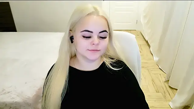 lovely-eyes online show from 12.10.24