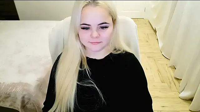 lovely-eyes online show from 12.29.24