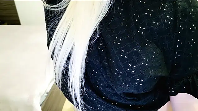 lovely-eyes online show from 01.20.25