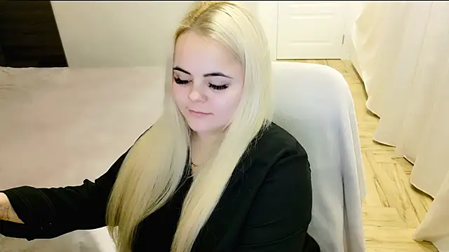 lovely-eyes online show from 01.22.25