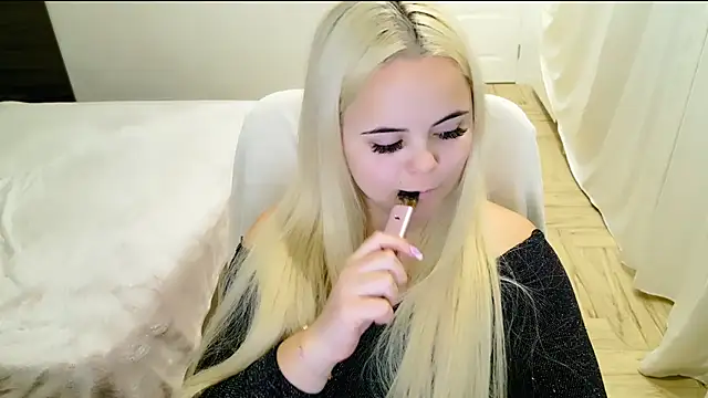 lovely-eyes online show from 03.21.25