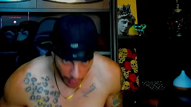 Snapshot of RickG_Oficial chatting on 09.29.25 RickG Oficial online show from 09.29.25