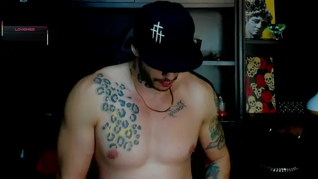 Snapshot of RickG_Oficial chatting on 10.16.25 RickG Oficial online show from 10.16.25