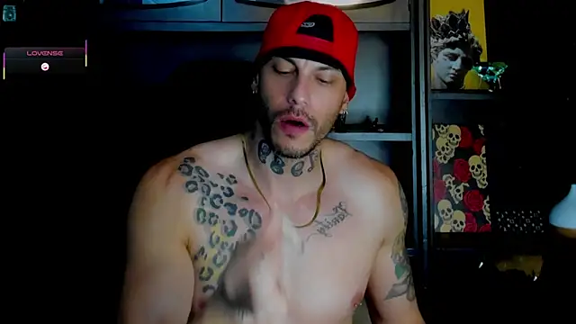 Snapshot of RickG_Oficial chatting on 10.18.25 RickG Oficial online show from 10.18.25