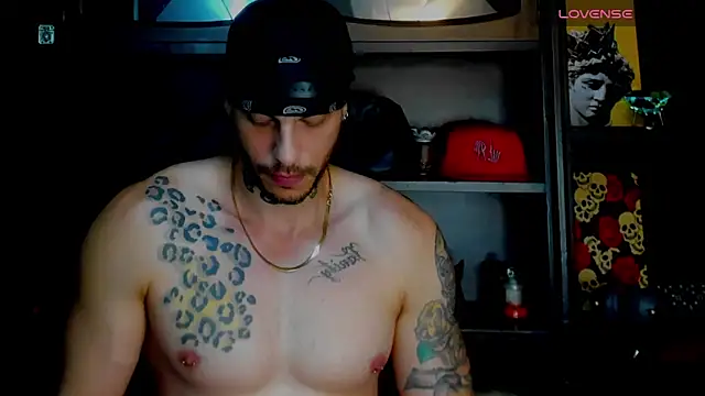 Snapshot of RickG_Oficial chatting on 10.24.25 RickG Oficial online show from 10.24.25