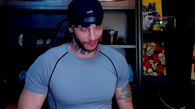 Snapshot of RickG_Oficial chatting on 10.31.25 RickG Oficial online show from 10.31.25