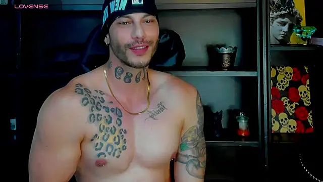 Snapshot of RickG_Oficial chatting on 11.18.25 RickG Oficial online show from 11.18.25