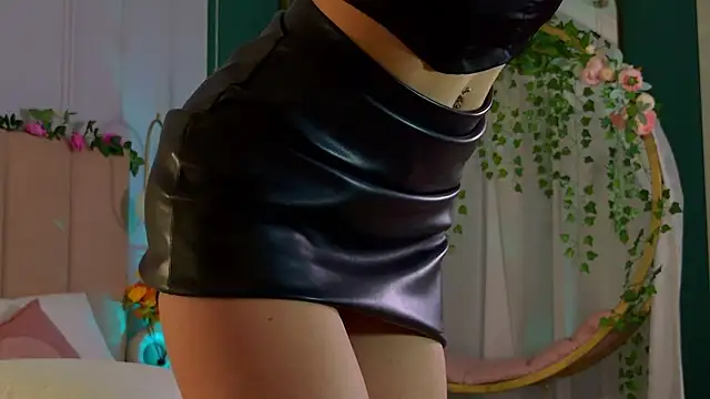 Eva Natsumi online show from 12.05.24