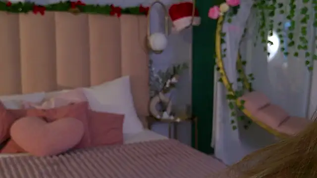 Eva Natsumi online show from 12.12.24