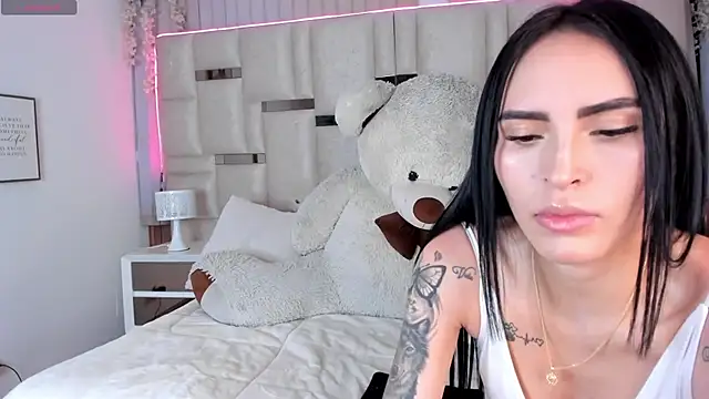 Snapshot of Bella_ev chatting on 05.10.26 Bella ev online show from 05.10.26