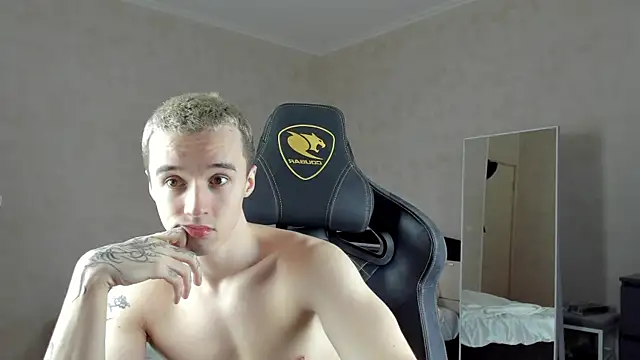 Snapshot of MasonWarholl chatting on 12.05.24 MasonWarholl online show from 12.05.24