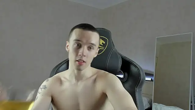 Snapshot of MasonWarholl chatting on 12.25.24 MasonWarholl online show from 12.25.24