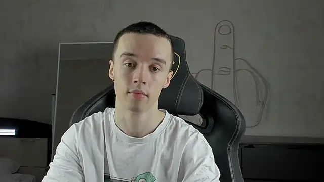 Snapshot of MasonWarholl chatting on 12.31.24 MasonWarholl online show from 12.31.24