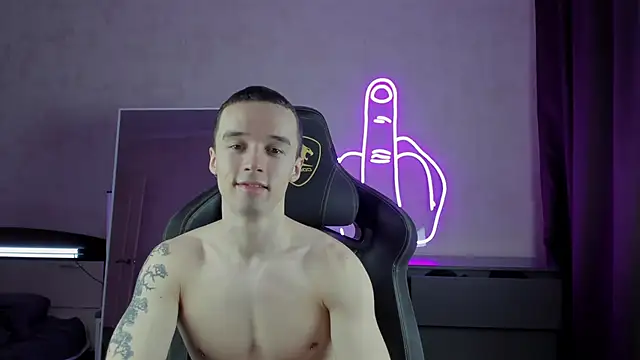 Snapshot of MasonWarholl chatting on 01.10.25 MasonWarholl online show from 01.10.25