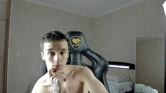 Snapshot of MasonWarholl chatting on 02.09.25 MasonWarholl online show from 02.09.25