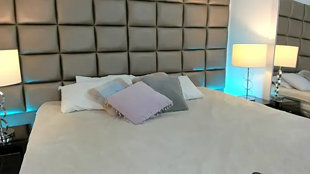 AnnyHizzle online show from 03.12.25