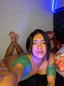 Snapshot of mailyreid chatting on 03.18.25 mailyreid online show from 03.18.25