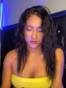 Snapshot of mailyreid chatting on 03.20.25 mailyreid online show from 03.20.25