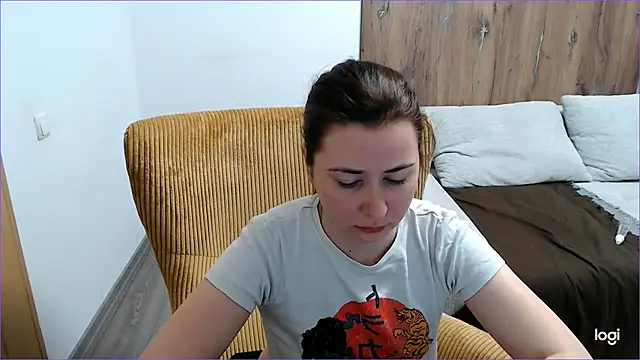 Snapshot of VioletaFlower7 chatting on 04.30.26 VioletaFlower7 online show from 04.30.26