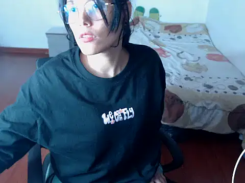 Snapshot of home_vlak chatting on 11.11.25 home vlak online show from 11.11.25