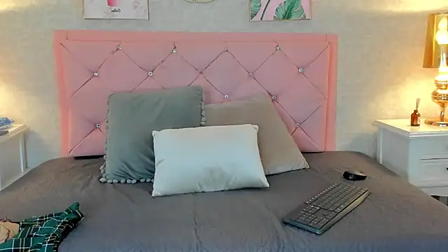 Snapshot of Ginger_Violetta_ chatting on 02.01.25 Ginger Violetta online show from 02.01.25